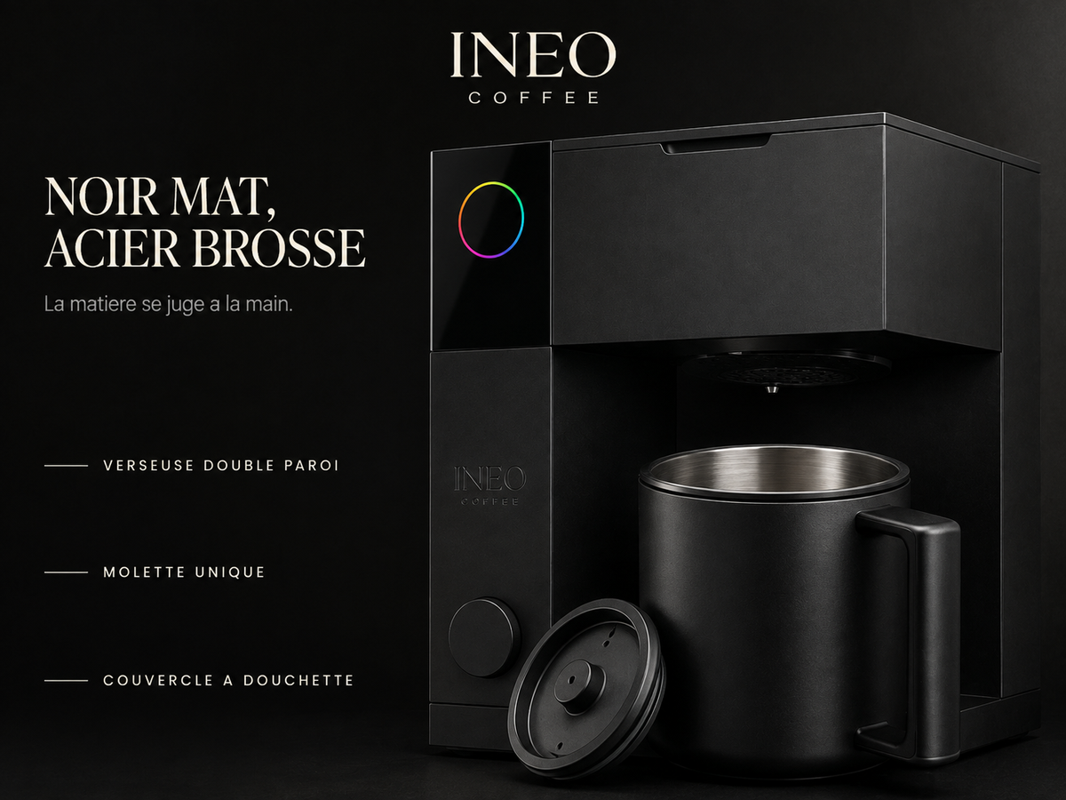 Détail des matières de l'INEO Aurore : corps noir mat, verseuse à double paroi et intérieur acier brossé
