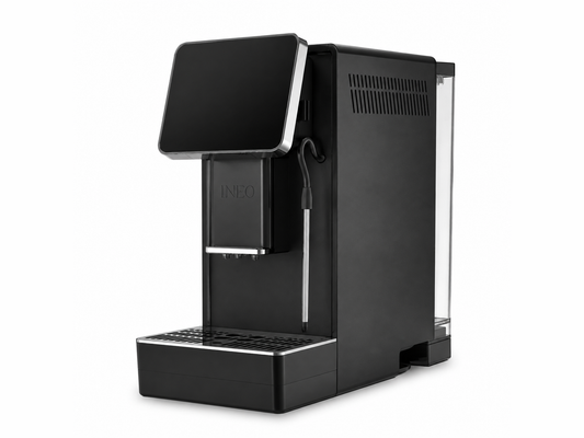 INEO Colonne, machine à café à grains noire étroite avec écran orientable et tube à lait, vue de trois quarts sur fond blanc
