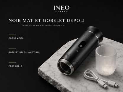 Détail des matières de l'INEO Nomade : coque acier noir mat, gobelet dépoli amovible, port USB-C