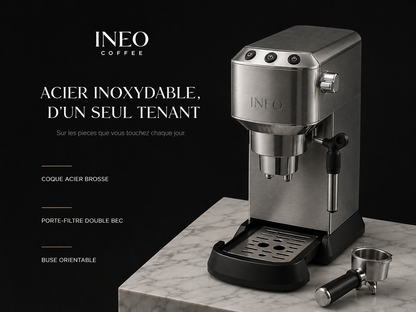 Détail des matières de l'INEO Silhouette : coque acier brossé, porte-filtre à double bec, buse orientable